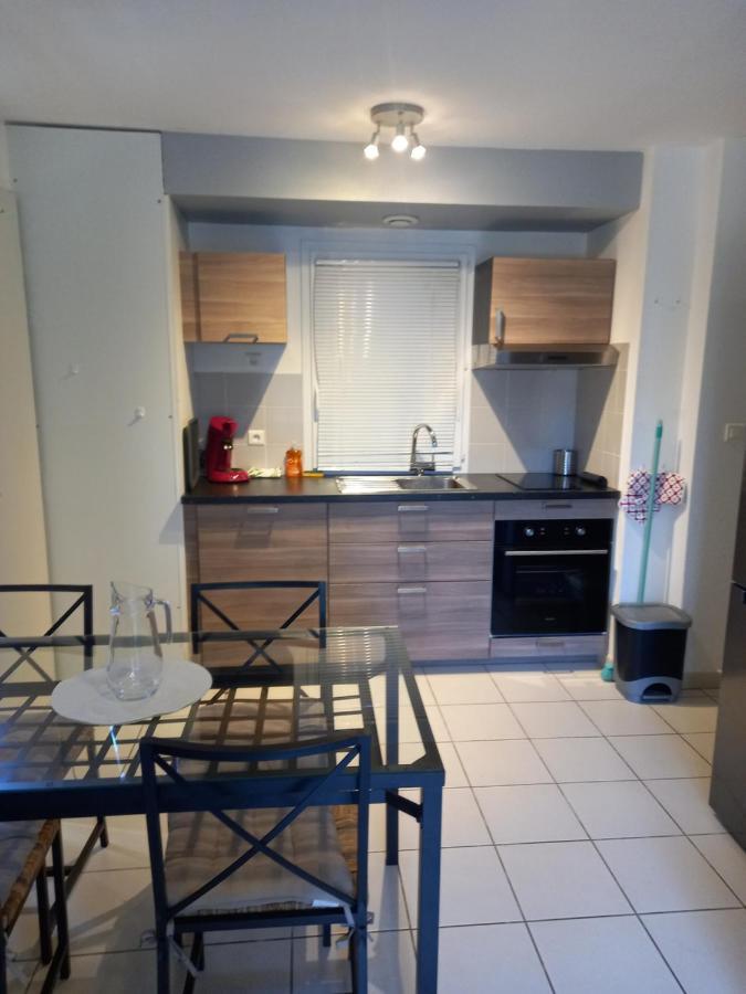 Saint Geniez D'Olt Jolie T2 Amenagee Et Equipee Village Goelia 2 Piscines Chauffees Exterior foto